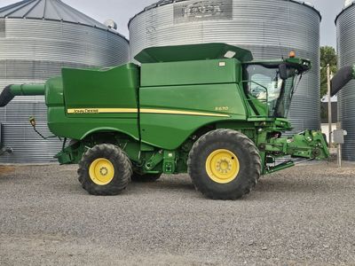 John Deere S670