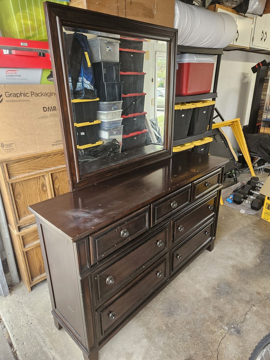 Dark Wood Dresser with Mirror - 7 Drawers, Traditional Style