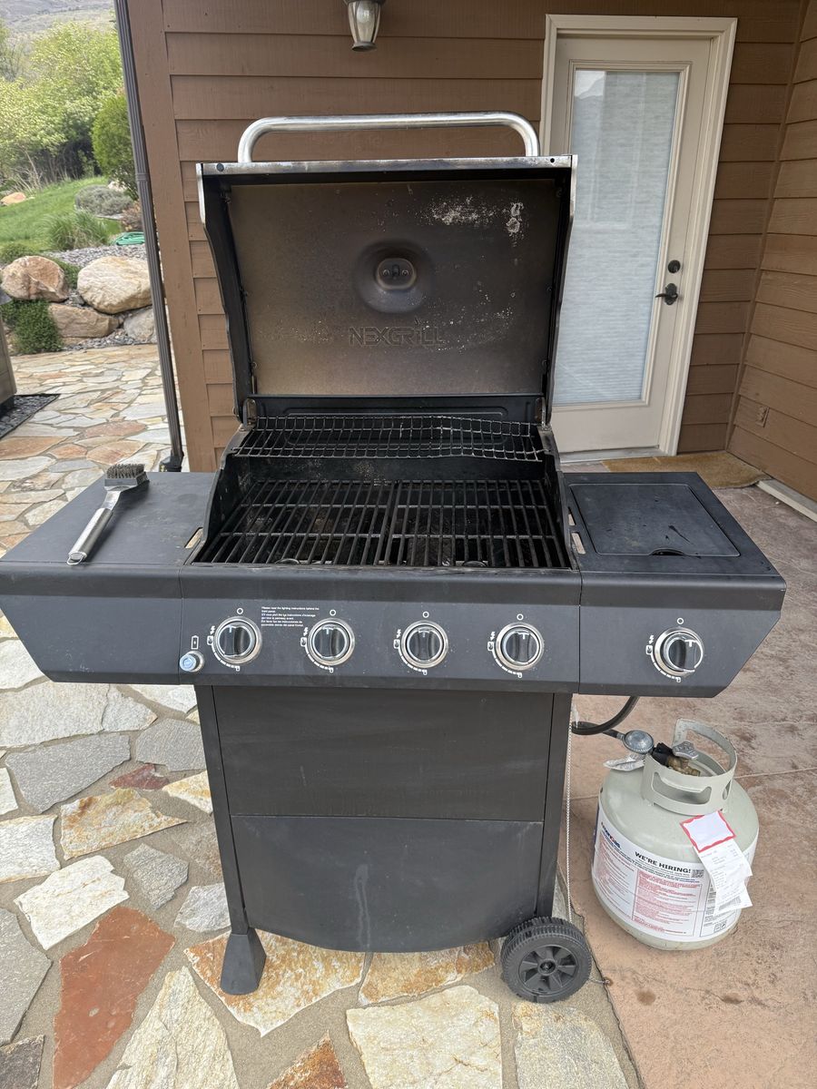 NEXGRILL 4-burner LP Grill