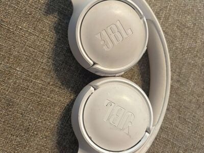 Jbl On War Bluetooth Headphone In Good Shape