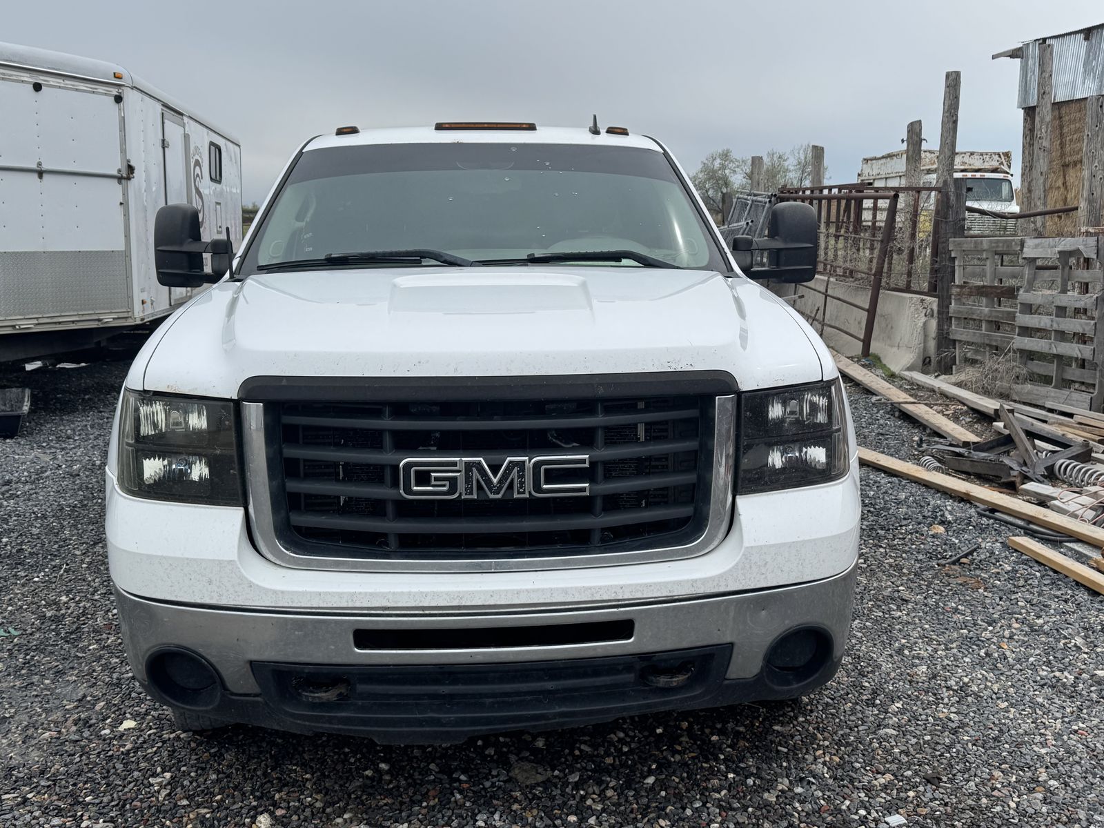 2007 GMC 3500 work truck with 9' flatbed
