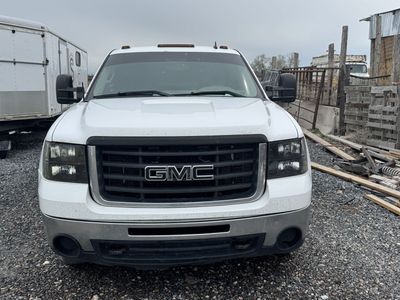 2007 GMC 3500 work truck with 9' flatbed
