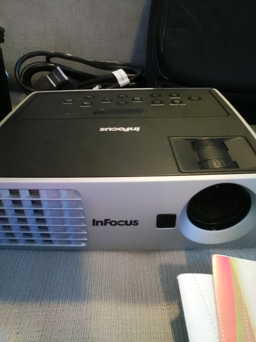 InFocus IN1102 ultra Mobile widescreen DLP projector 2200 lumens as new