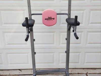 Pull up bar station