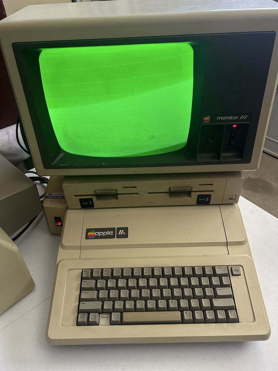 Vtg. Apple IIe Model A2S2064 Enhanced Computer DuoDisk Disk Drive & CRT Monitor III