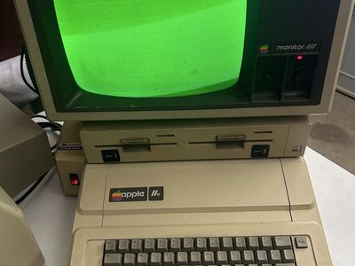Vtg. Apple IIe Model A2S2064 Enhanced Computer DuoDisk Disk Drive & CRT Monitor III