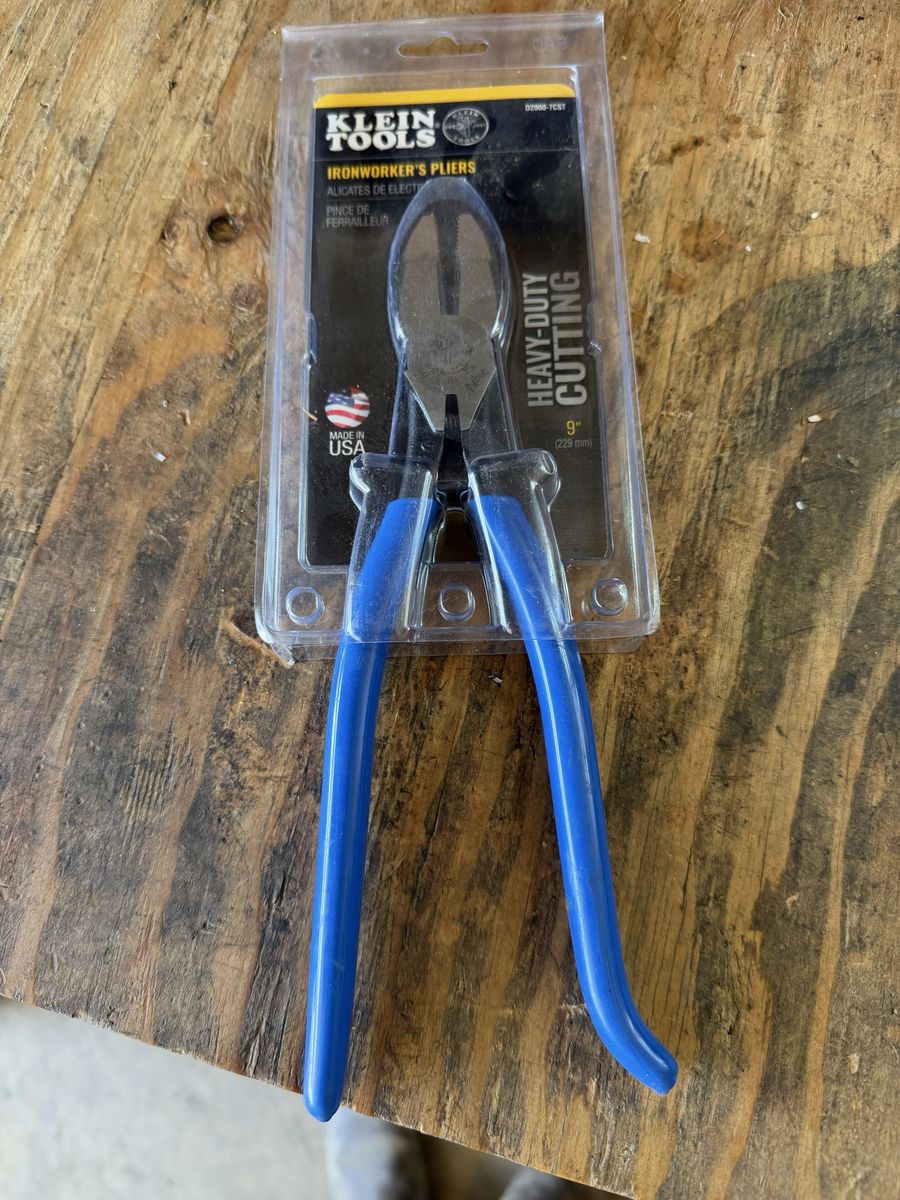 Klein Tools D2000-7CST Ironworker's Heavy-Duty Cutting Pliers, 9-inch, Made in USA