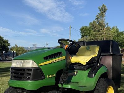 John Deere LA105 Riding Lawn Mower w/ Twin Bagger