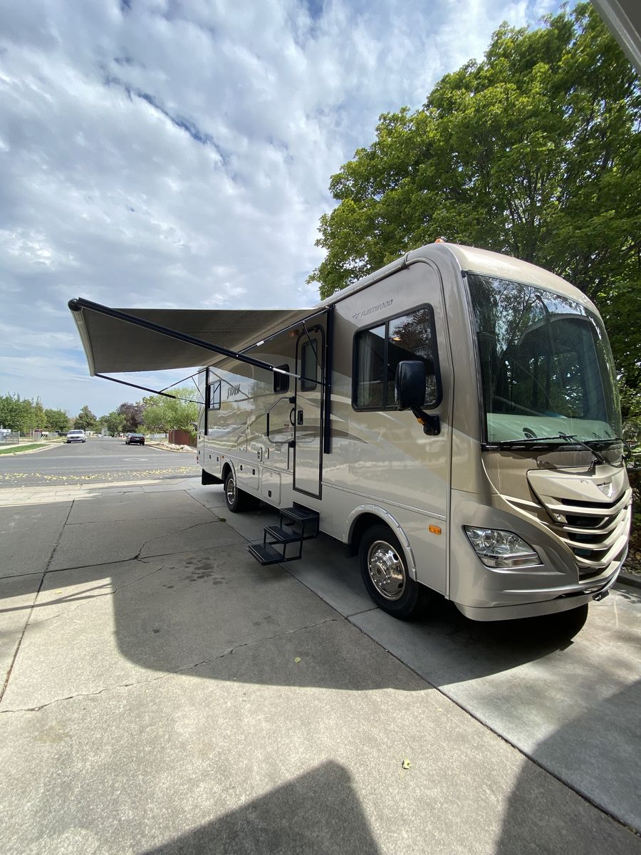 MOTOR HOME