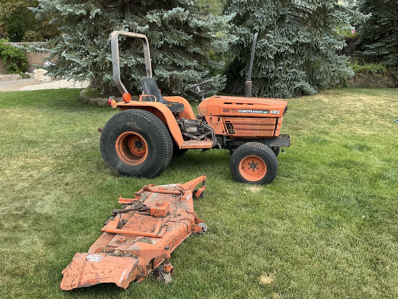 Kubota B8200 HST 4wd tractor with mower