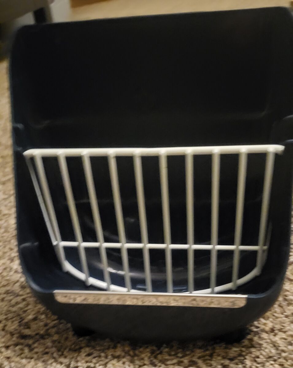 Hay feeder for small animals