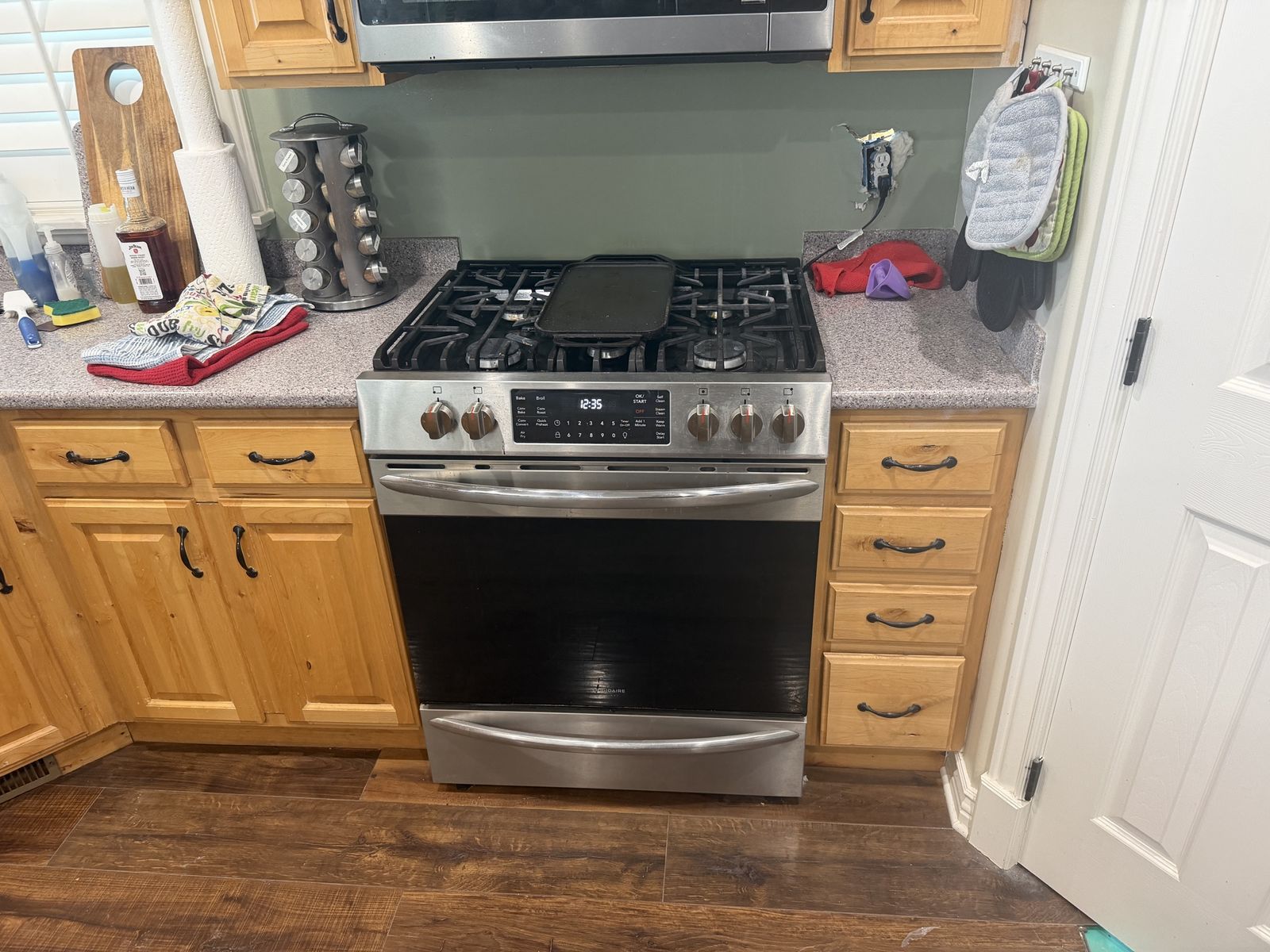 Main image 6
