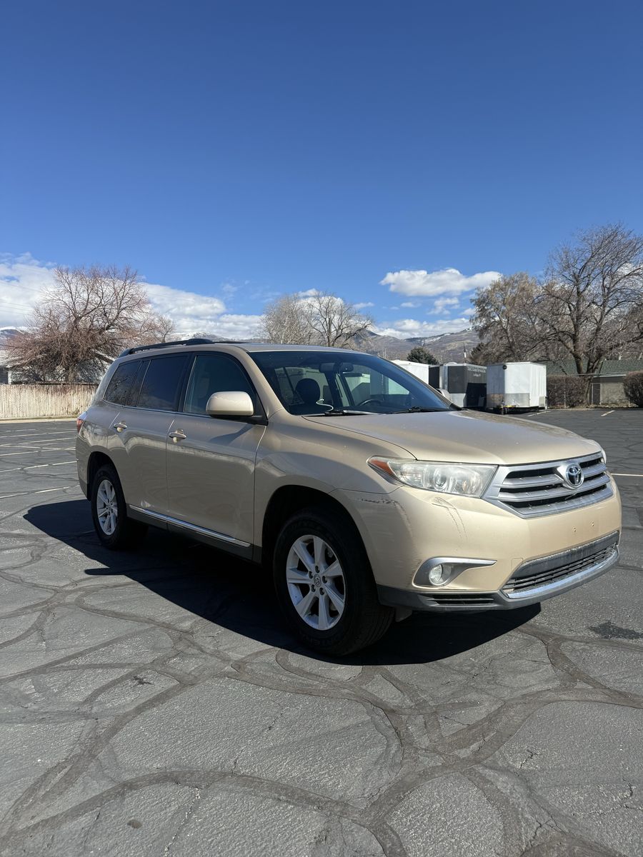 2012 TOYOTA HIGHLANDER SE