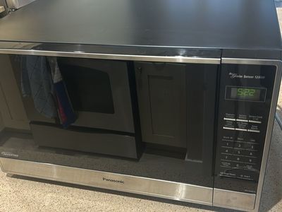 Panasonic Genius Inverter 1250W Countertop Microwave
