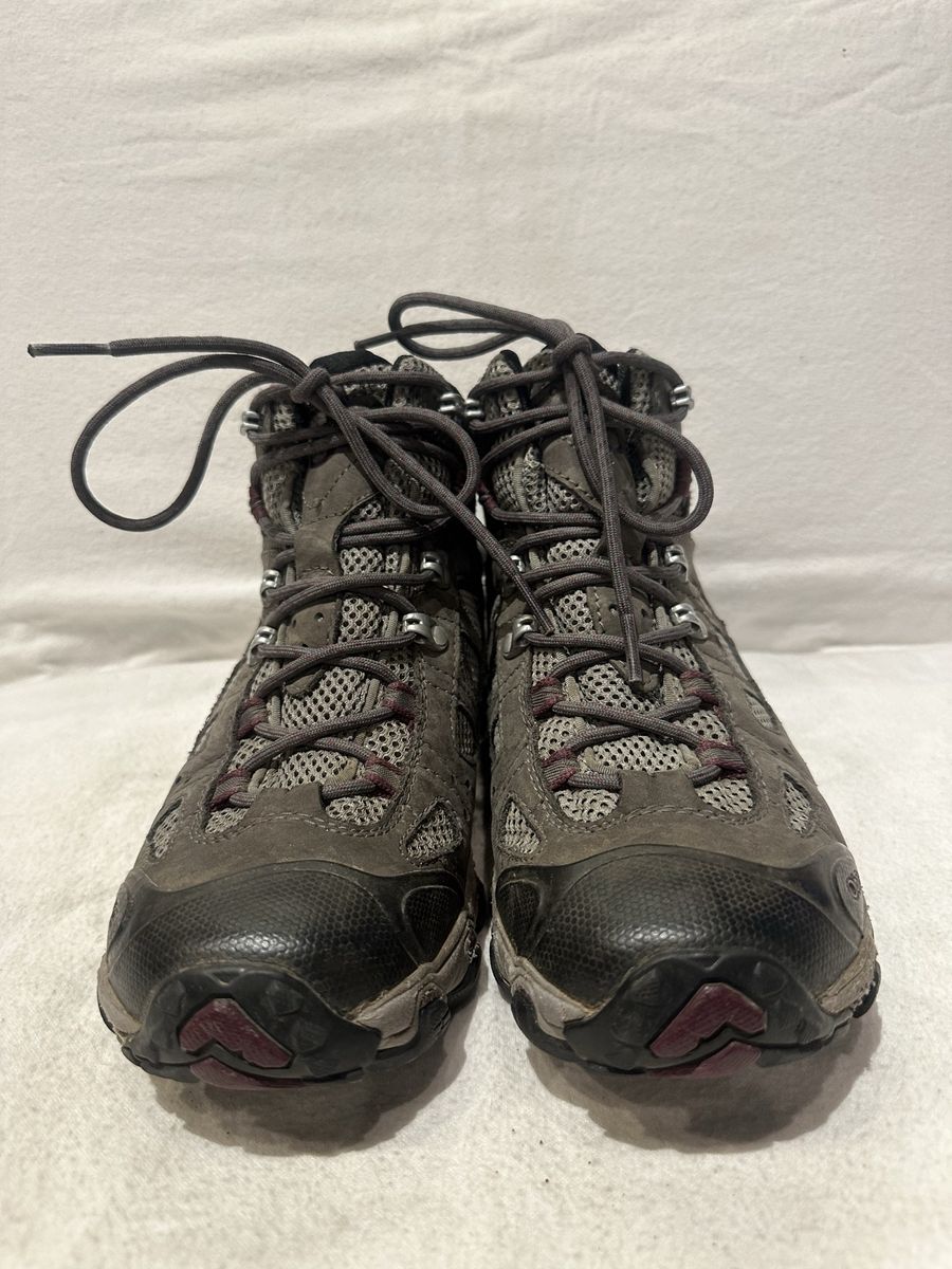 Oboz women’s size 9 grey, leather/mesh with purple trim, hiking boots