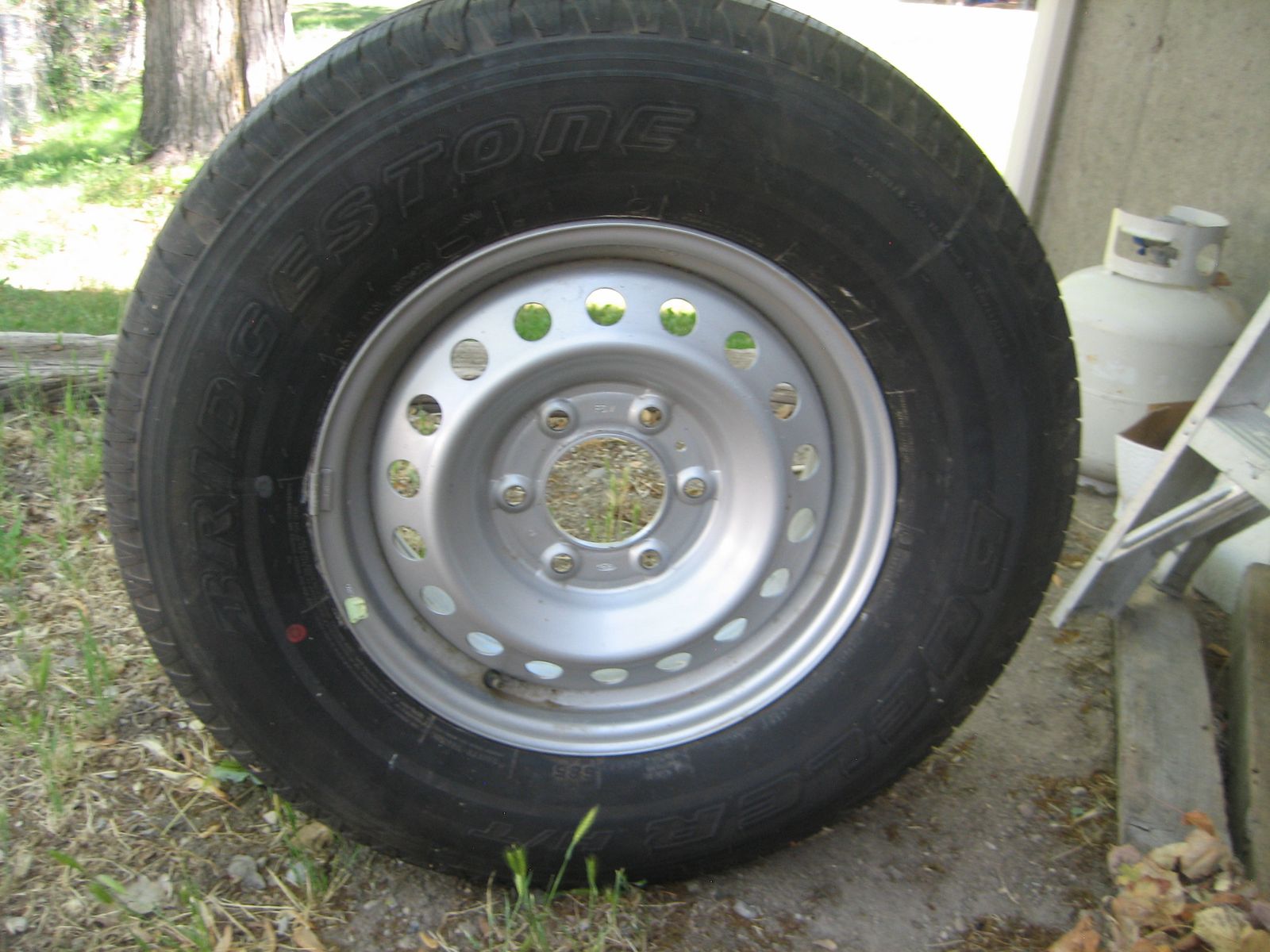255/70R16 Bridgestone Dueler H/T