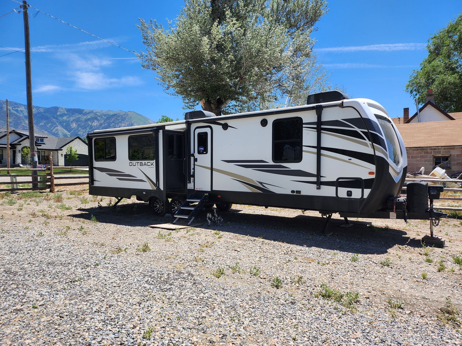 2021 keystone outback 328rl
