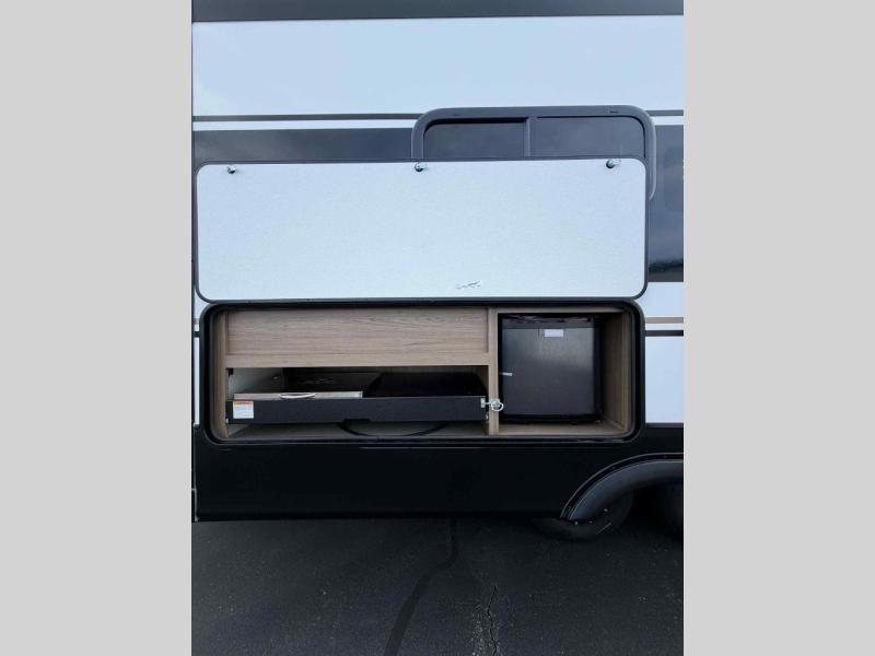 Main image 6