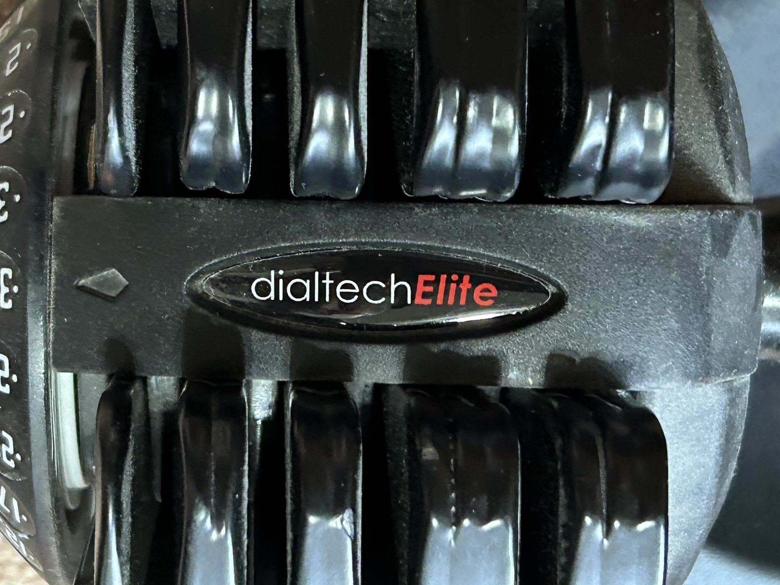 Adjustable dumbbells