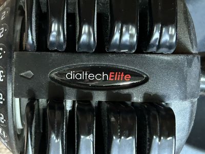 Adjustable dumbbells