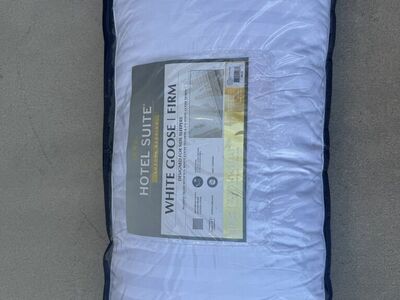 Hotel Suite White Goose Firm King Pillow