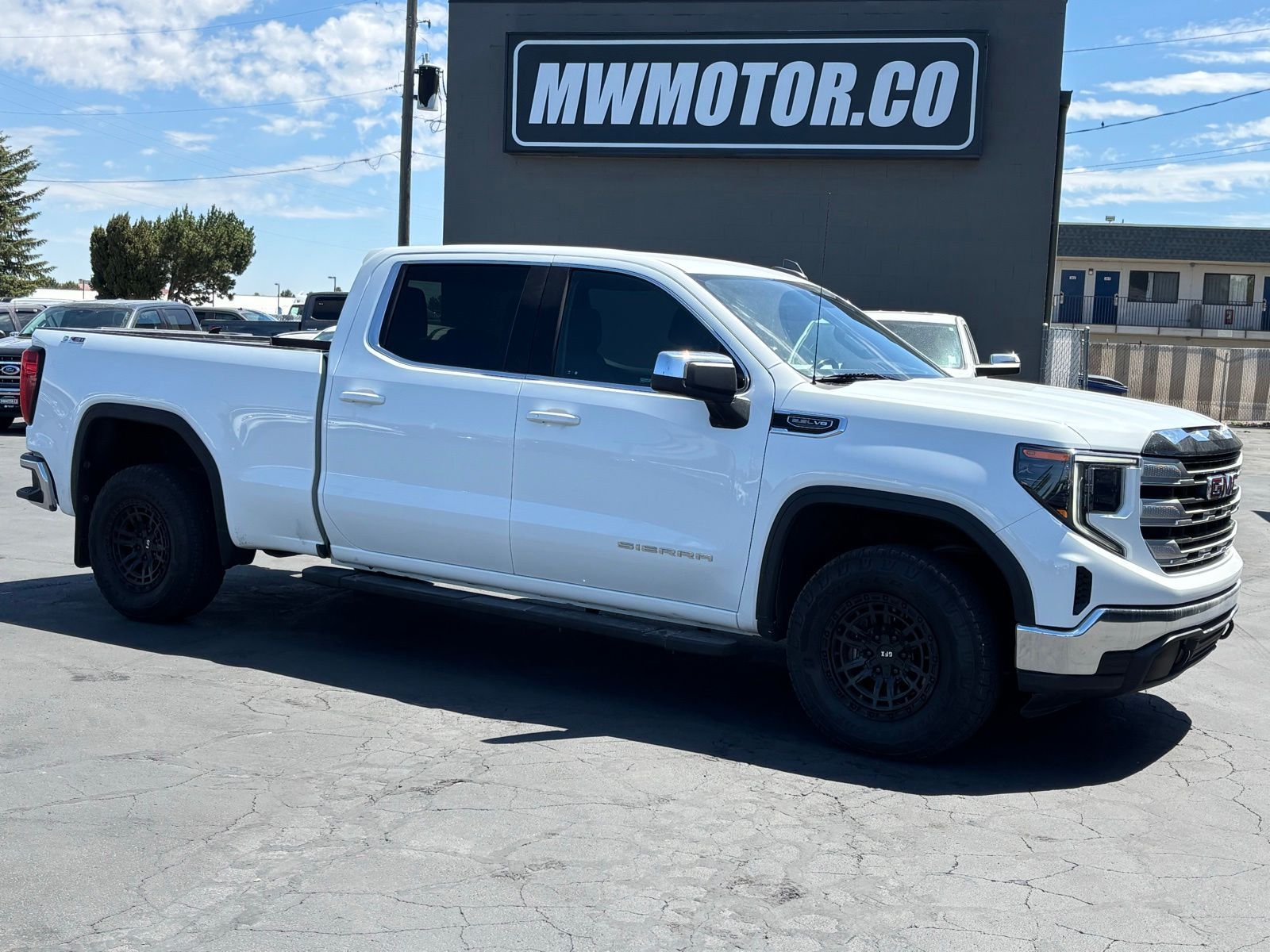 2023 GMC 1500 SLE