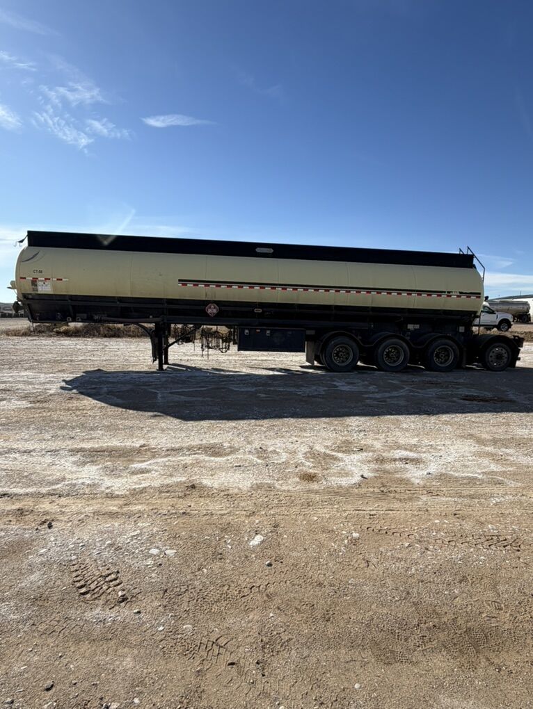2005 Advance 3-Axle Petroleum Tanker Trailer