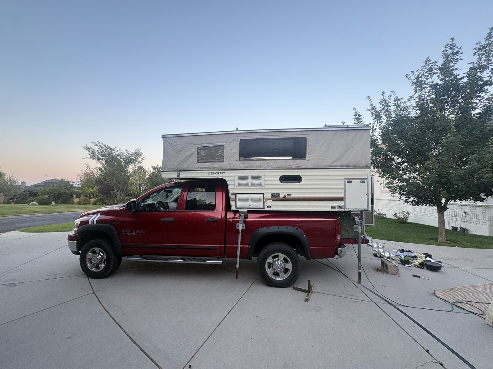Lite-craft truck bed camper