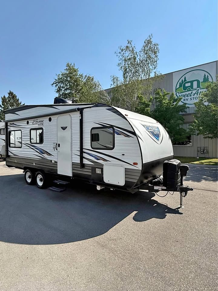 2018 Salem Cruise Lite 191SSXL toy hauler travel trailer