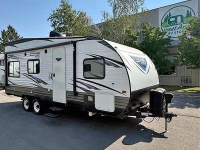 2018 Salem Cruise Lite 191SSXL toy hauler travel trailer