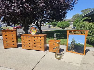 *FREE DELIVERY* Beautiful 4 Piece Vintage Mission Oak Set Dressers Nightstand Mirror
