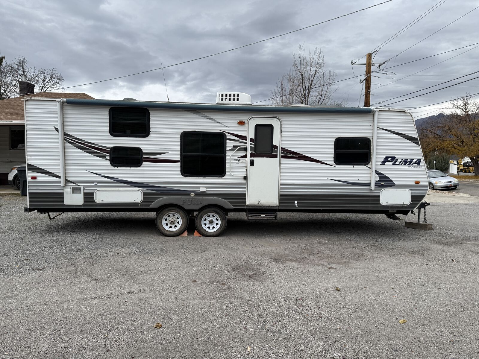 2011 Palomino by Forest River Puma Series M-27FQ