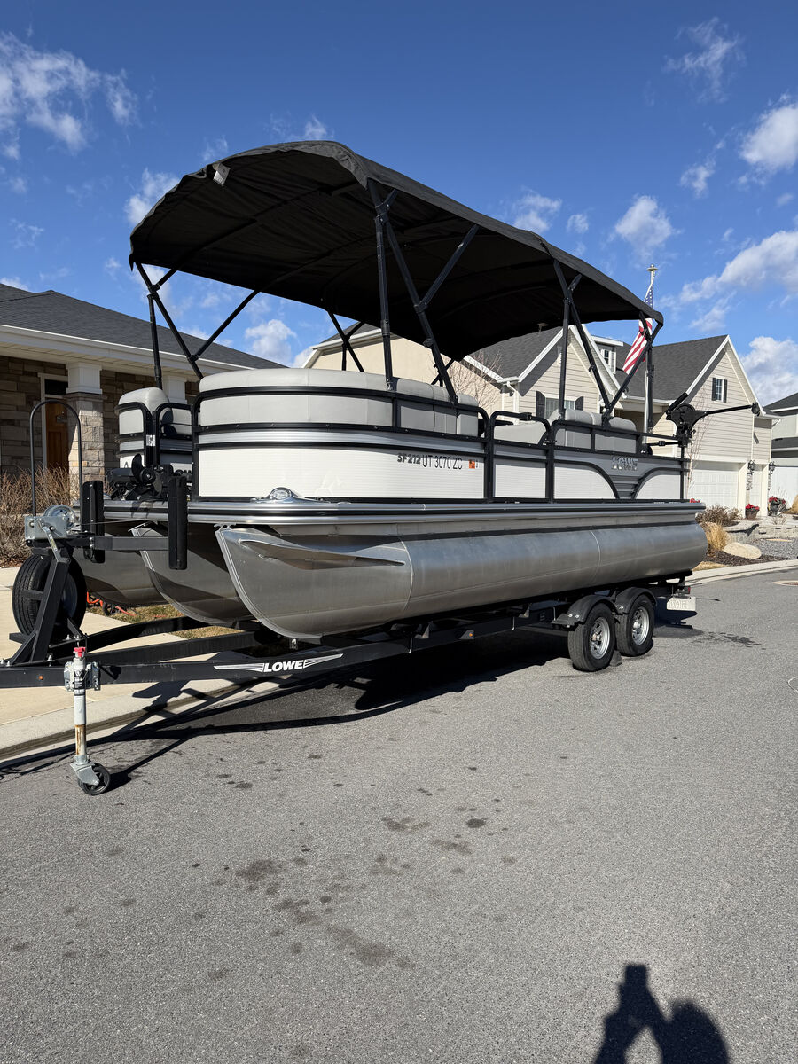 Lowe SF212 Tritoon (2021) With All the Upgrades and Attachments