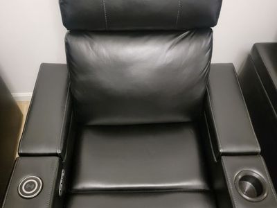 New Assembled Member’s Mark Ashton Home Theater Power Recliner