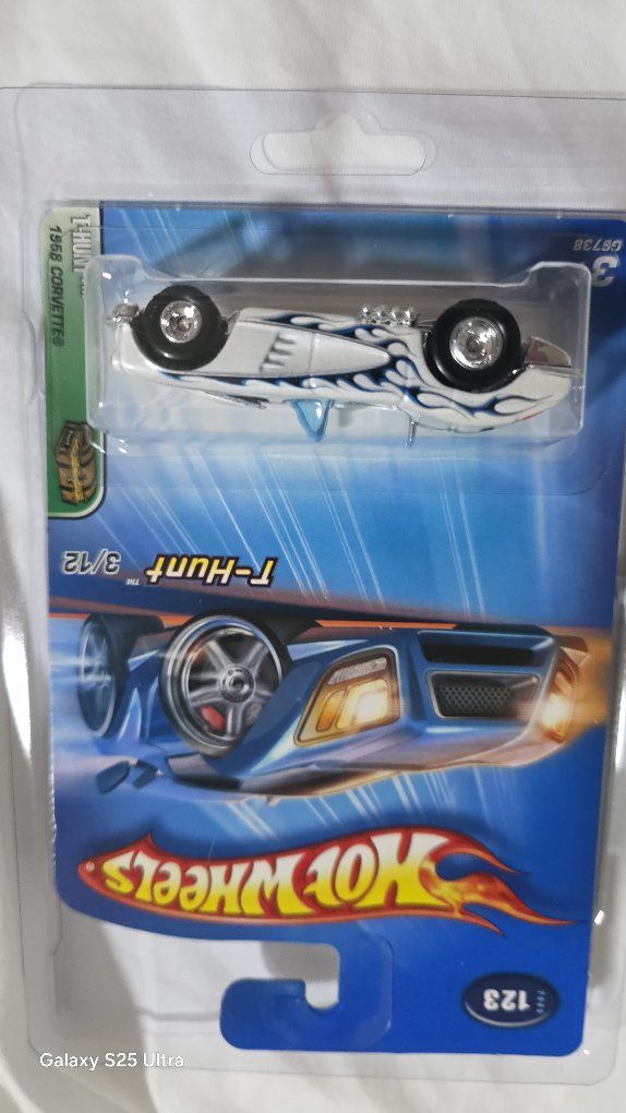 Hot Wheels T-Hunt 3/12 1958 Corvette White/Blue Flames Diecast Car (G6738)