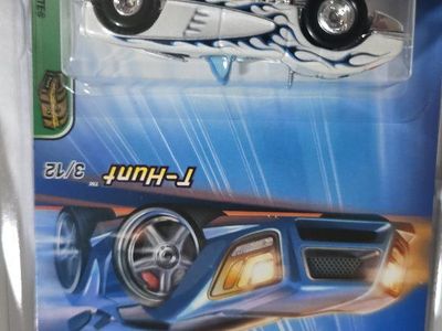 Hot Wheels T-Hunt 3/12 1958 Corvette White/Blue Flames Diecast Car (G6738)