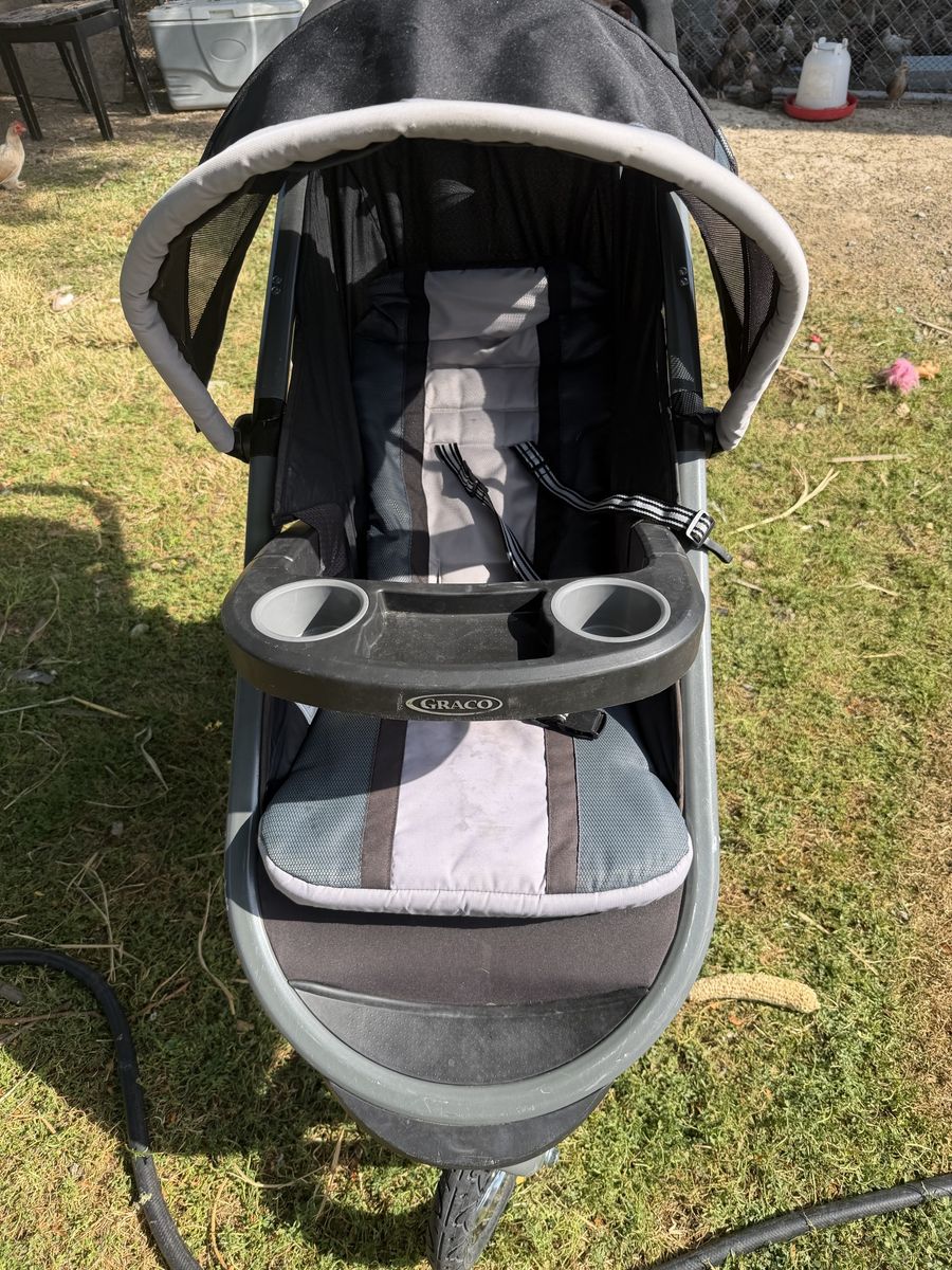 Graco Single Jogging Baby Stroller with Child Tray and Parent Console - Black/Gray