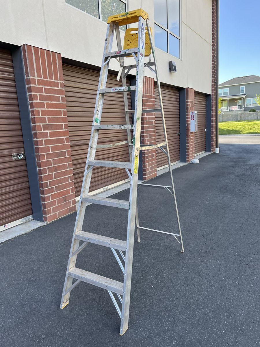 Werner A-Frame Ladder Aluminum 8 feet tall 225 pound Capacity - Sturdy