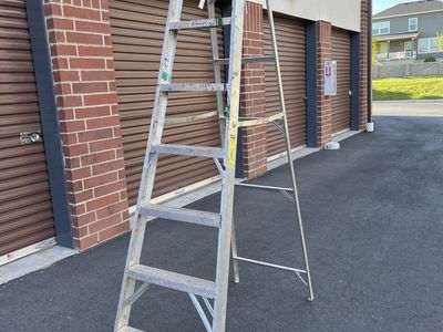 Werner A-Frame Ladder Aluminum 8 feet tall 225 pound Capacity - Sturdy