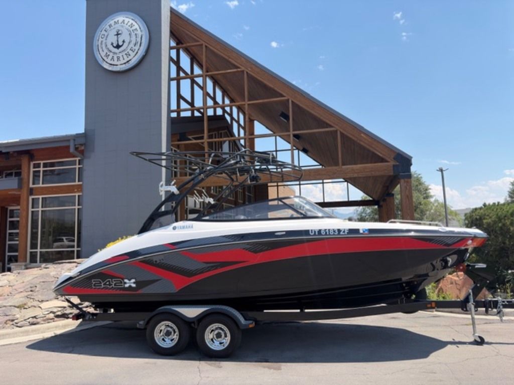 2016 Yamaha Boats 242X E-Series