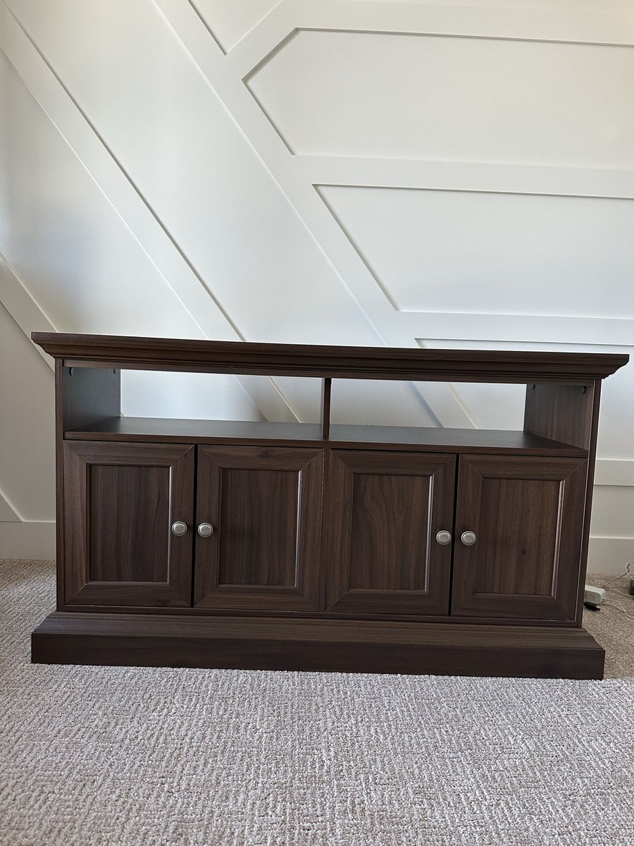 SOLID WOOD MEDIA STAND