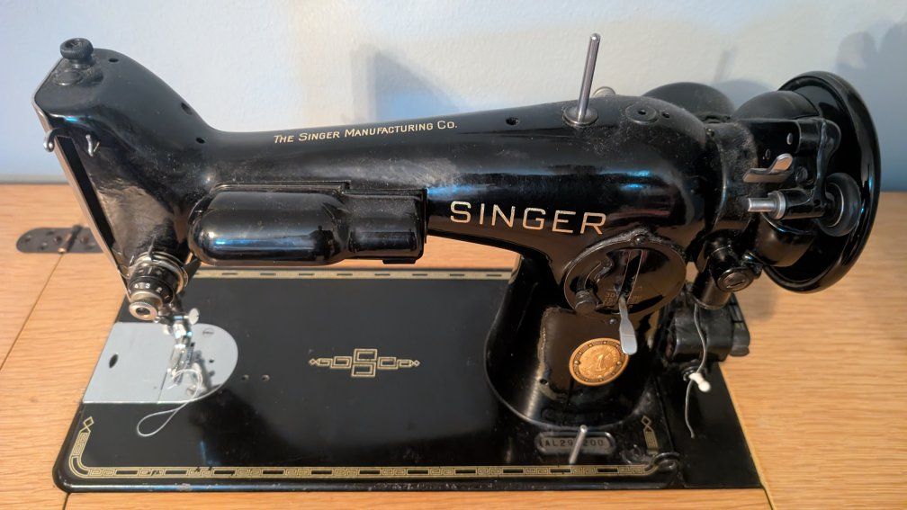 Vintage Singer 201-2 Electric Sewing Machine with Reversible Feed & Accessories
