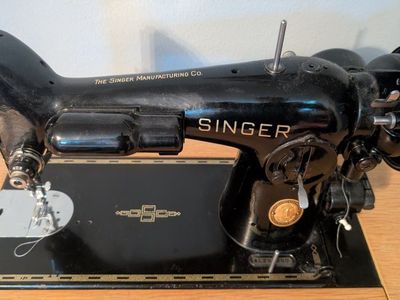 Vintage Singer 201-2 Electric Sewing Machine with Reversible Feed & Accessories