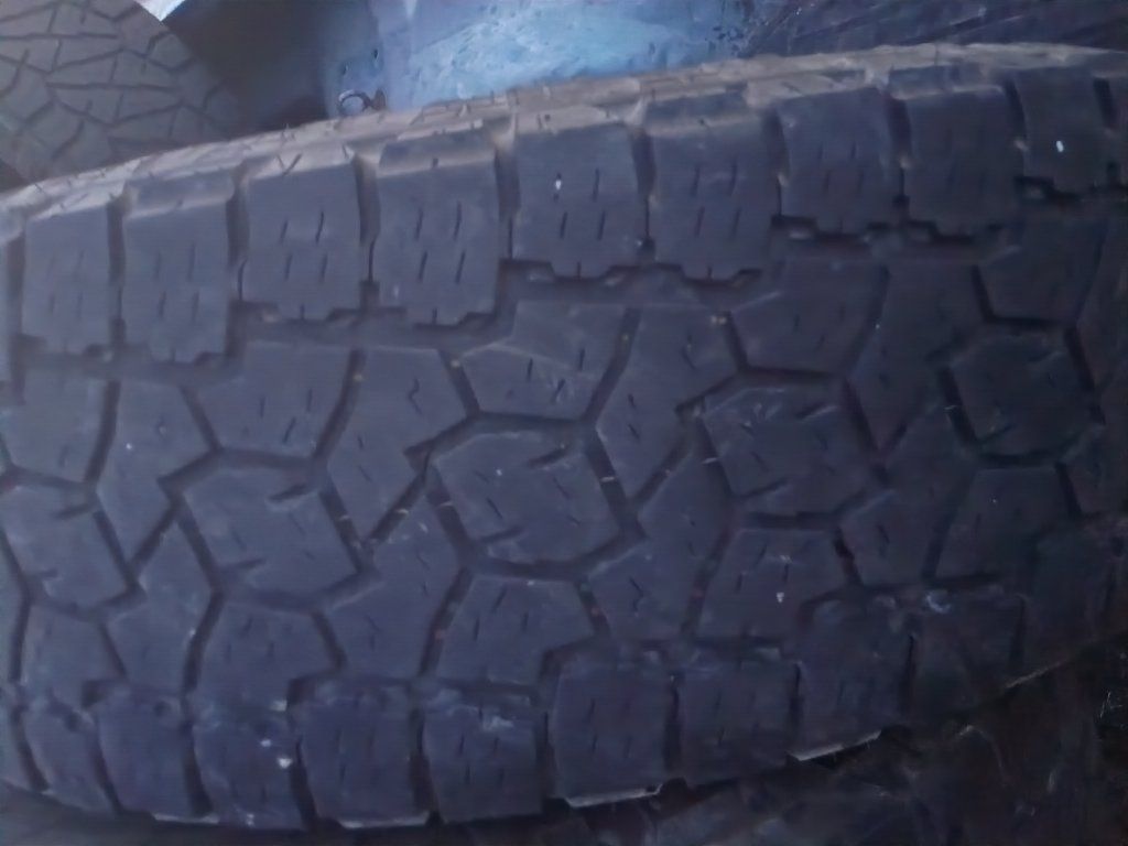 (4) Toyo Open country AT LT245/75R16