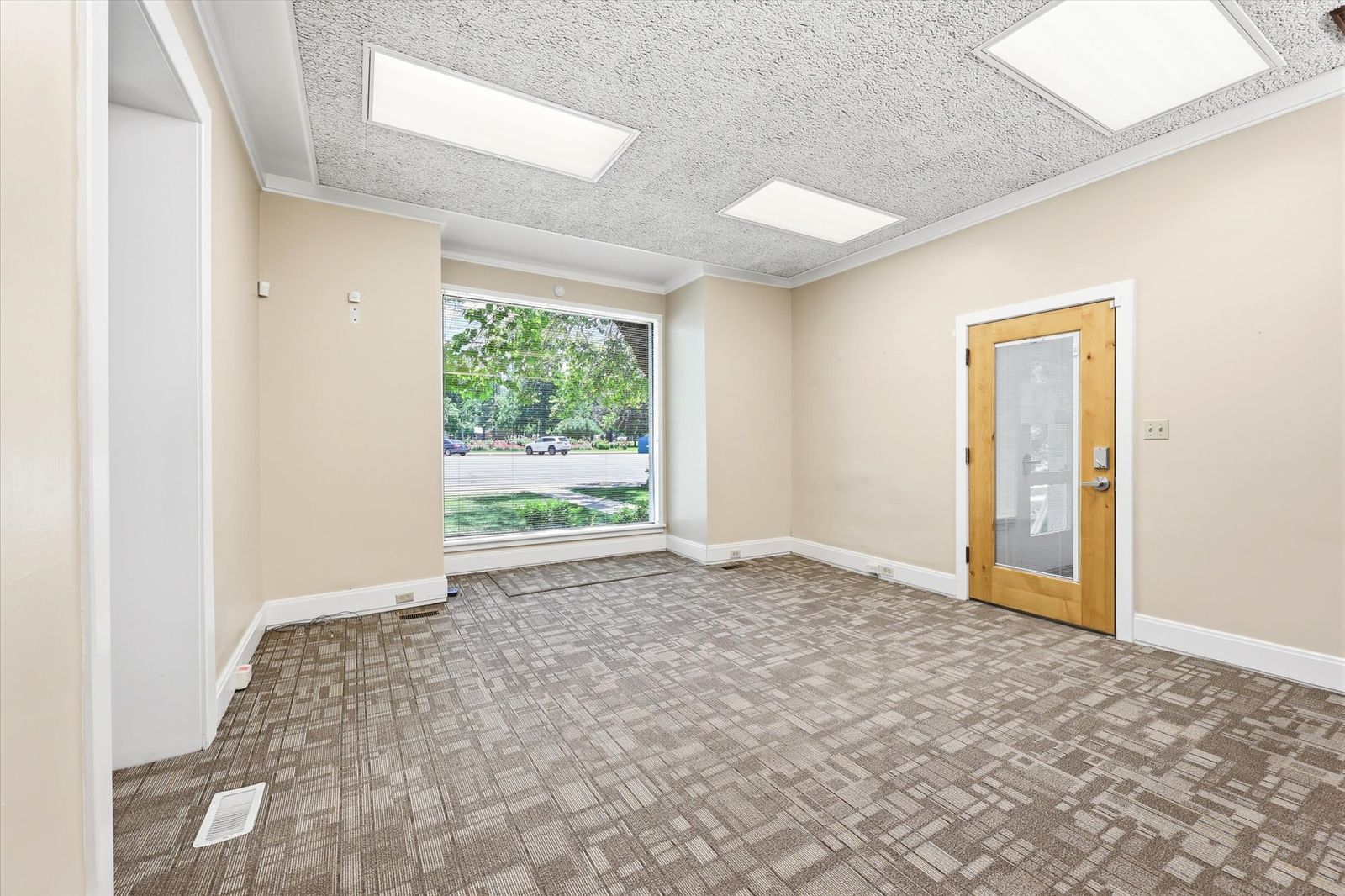 Main image 11