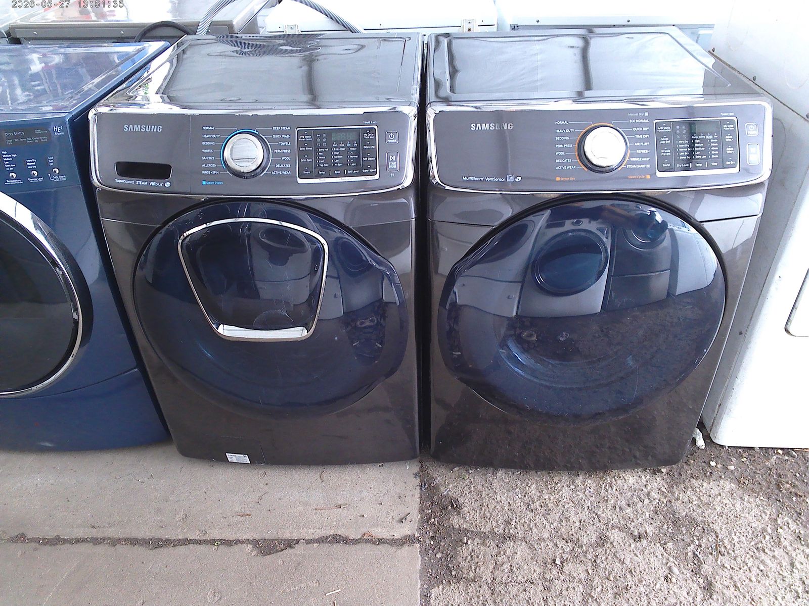 Samsung front load washer with matched electric dryer
