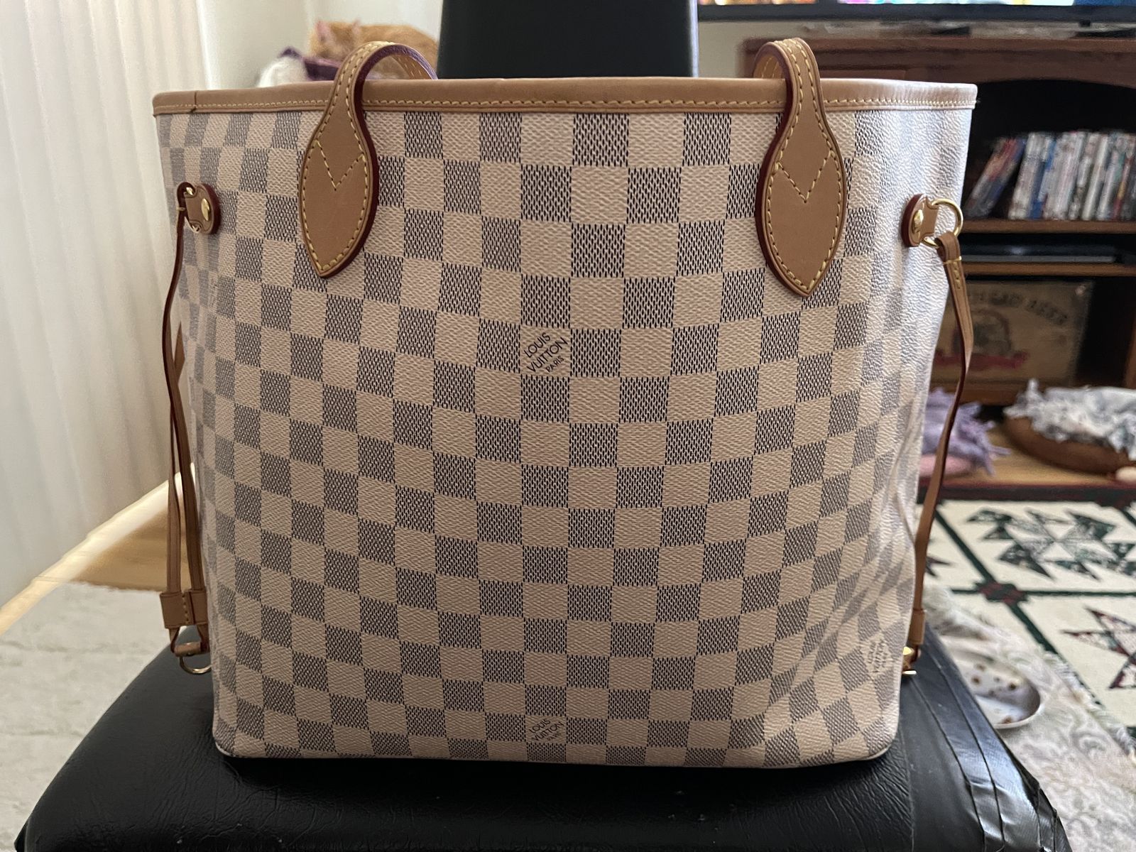 Louis Vuitton mm neverful azur with pouch. Mirror image