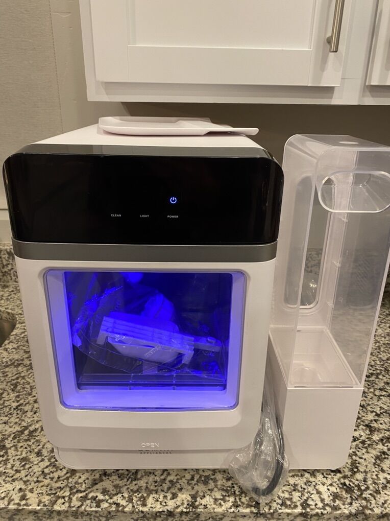 Brand New White Gemini Nugget Ice Maker