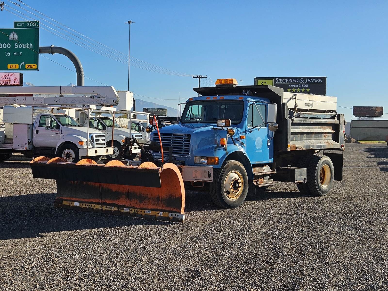 1999 International 4900 Plow / Spreader Truck - Low Miles!