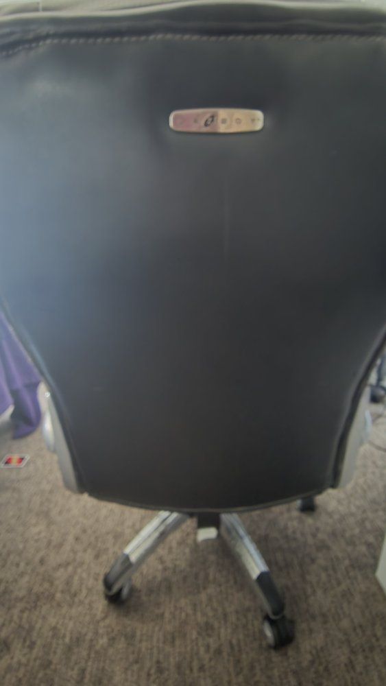 Main image 7